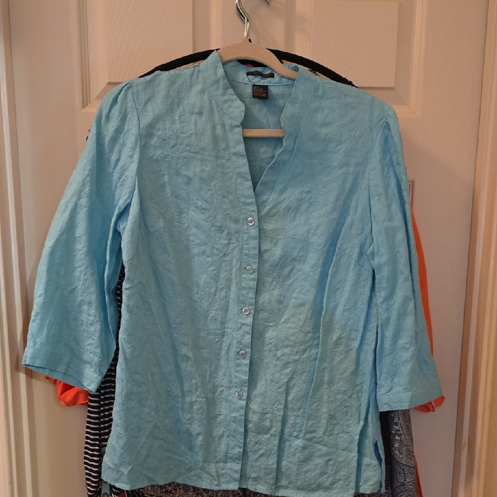 Light Blue Linenโ Women's Top